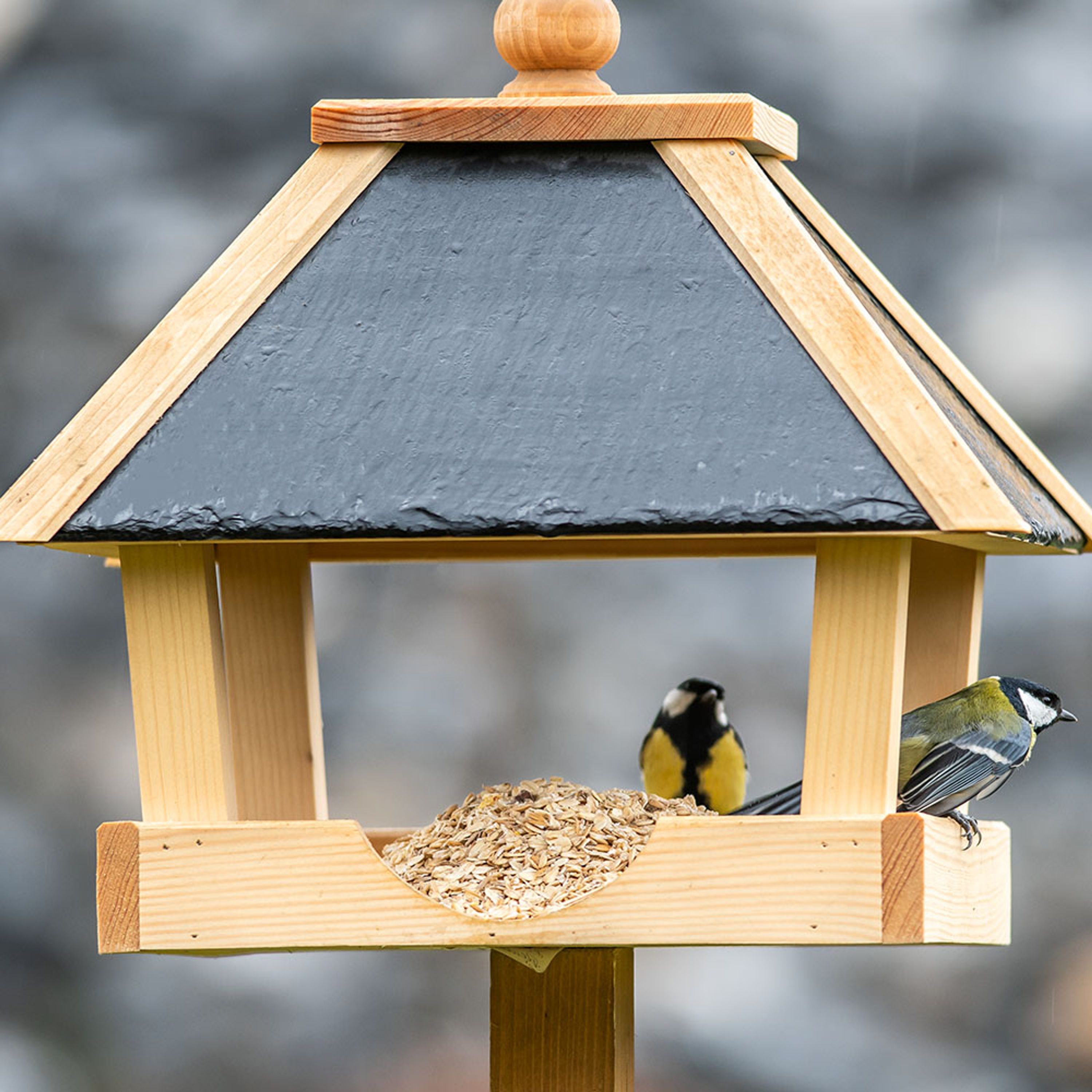 Futterhaus mit Ständer ,,Chevy", Schieferdach | CJ Wildlife